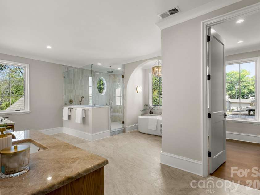 542 Lansdowne Road, Charlotte, NC 28270.  MLS# CAR4425418, YatesRealty ID 58228. 