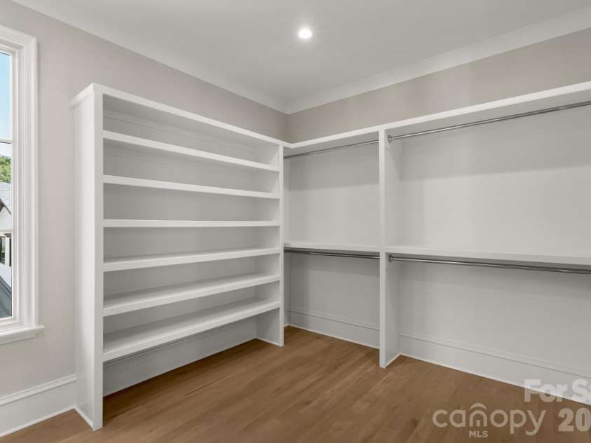 542 Lansdowne Road, Charlotte, NC 28270.  MLS# CAR4425418, YatesRealty ID 58228. 