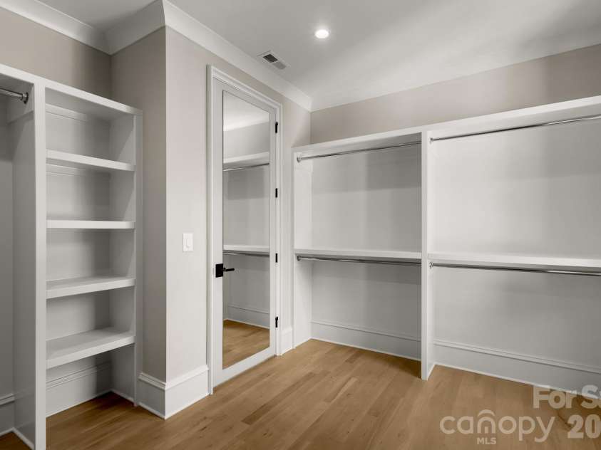 542 Lansdowne Road, Charlotte, NC 28270.  MLS# CAR4425418, YatesRealty ID 58228. 