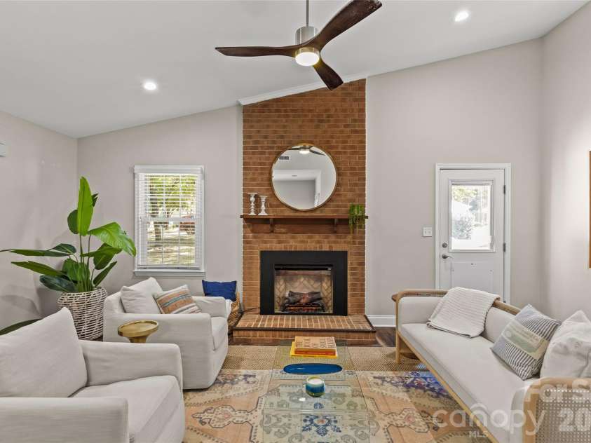 2434 Dryden Lane, Charlotte, NC 28210.  MLS# CAR4429545, YatesRealty ID 58229. 