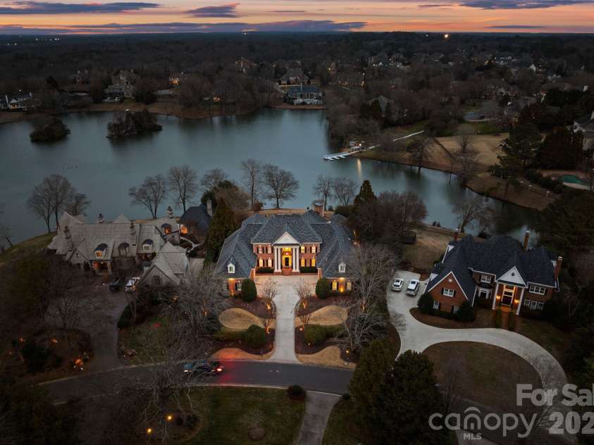 8721 Lake Challis Lane, Charlotte, NC 28226.  MLS# CAR4339803, YatesRealty ID 5823. Front Aerial 