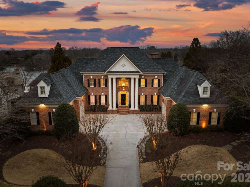 8721 Lake Challis Lane, Charlotte, NC 28226.  MLS# CAR4339803, YatesRealty ID 5823. Front Exterior 
