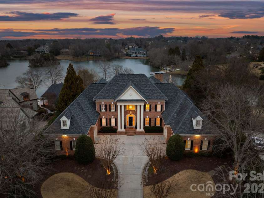 8721 Lake Challis Lane, Charlotte, NC 28226.  MLS# CAR4339803, YatesRealty ID 5823. Front Exterior 