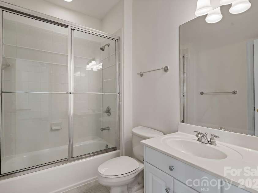 8721 Lake Challis Lane, Charlotte, NC 28226.  MLS# CAR4339803, YatesRealty ID 5823. Full Bath 