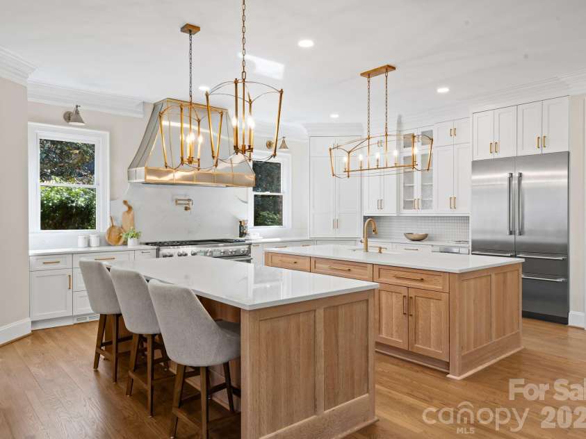 8721 Lake Challis Lane, Charlotte, NC 28226.  MLS# CAR4339803, YatesRealty ID 5823. Kitchen 