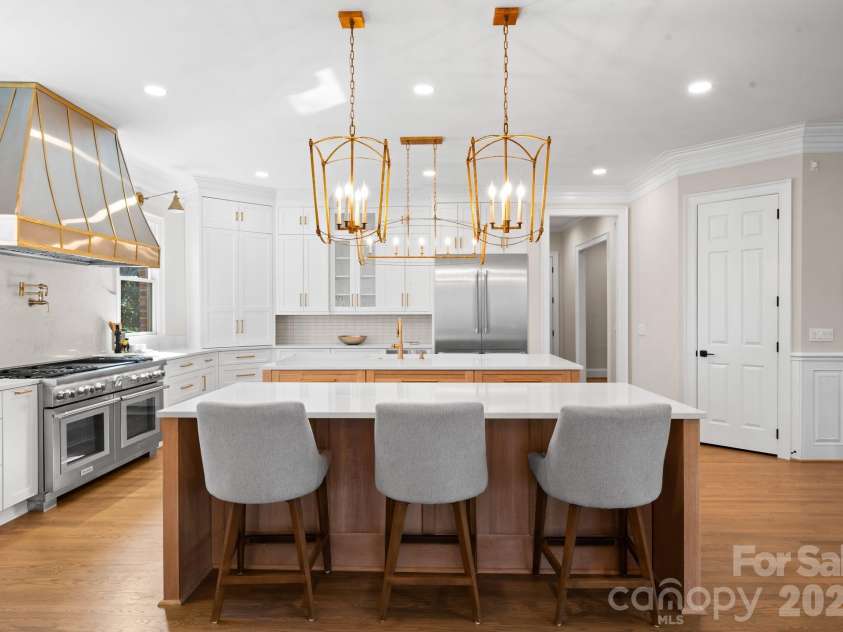 8721 Lake Challis Lane, Charlotte, NC 28226.  MLS# CAR4339803, YatesRealty ID 5823. Kitchen 