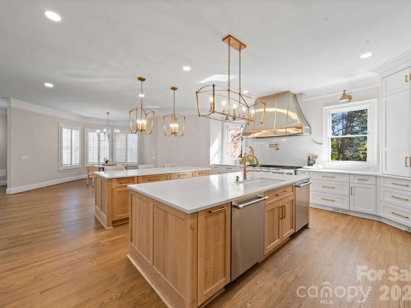 8721 Lake Challis Lane, Charlotte, NC 28226.  MLS# CAR4339803, YatesRealty ID 5823. Kitchen 