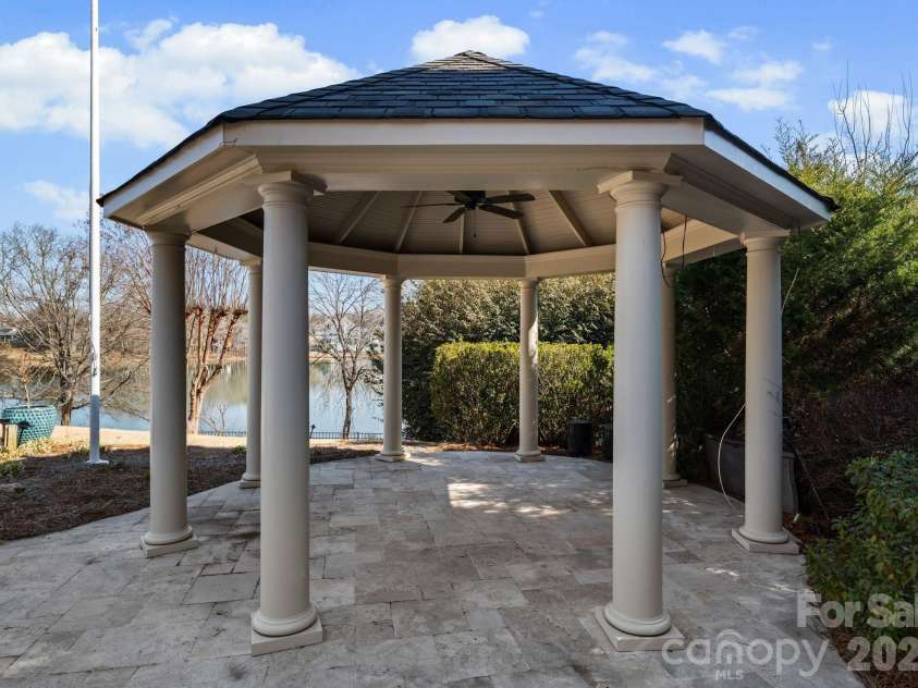 8721 Lake Challis Lane, Charlotte, NC 28226.  MLS# CAR4339803, YatesRealty ID 5823. Pavilion 
