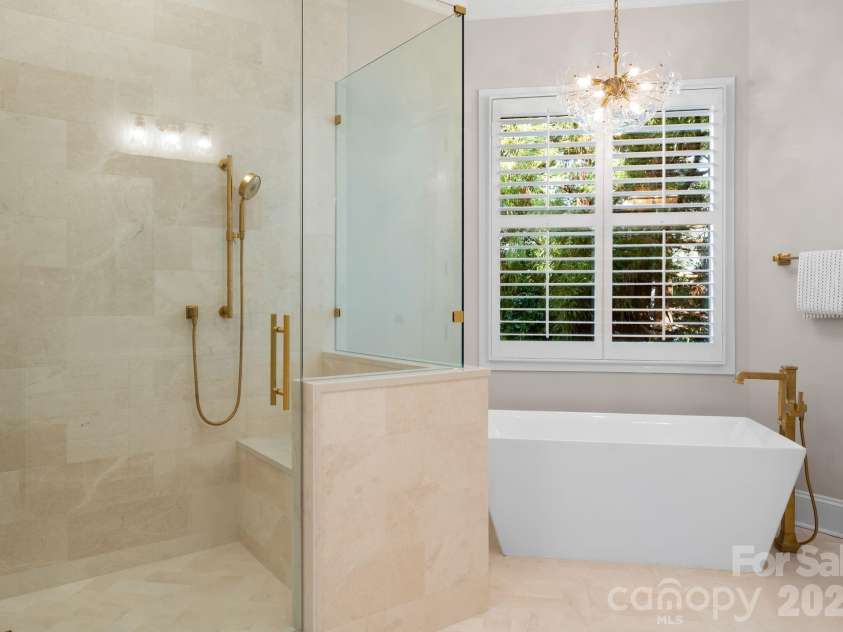 8721 Lake Challis Lane, Charlotte, NC 28226.  MLS# CAR4339803, YatesRealty ID 5823. Primary Bathroom 