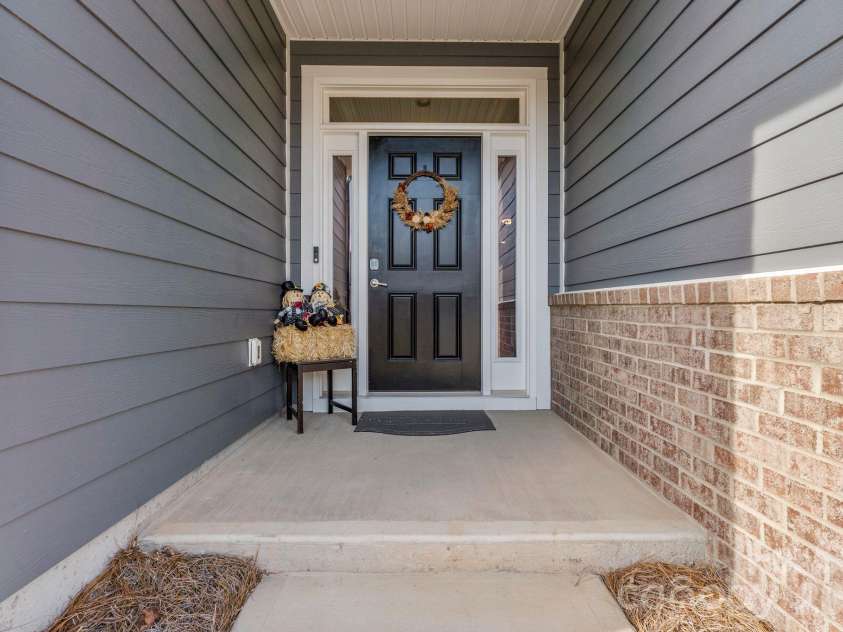 124 Prestwick Way, Mooresville, NC 28115.  MLS# CAR4430605, YatesRealty ID 58231. 
