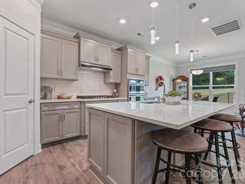 124 Prestwick Way, Mooresville, NC 28115.  MLS# CAR4430605, YatesRealty ID 58231. 
