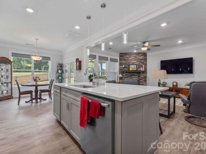 124 Prestwick Way, Mooresville, NC 28115.  MLS# CAR4430605, YatesRealty ID 58231. 
