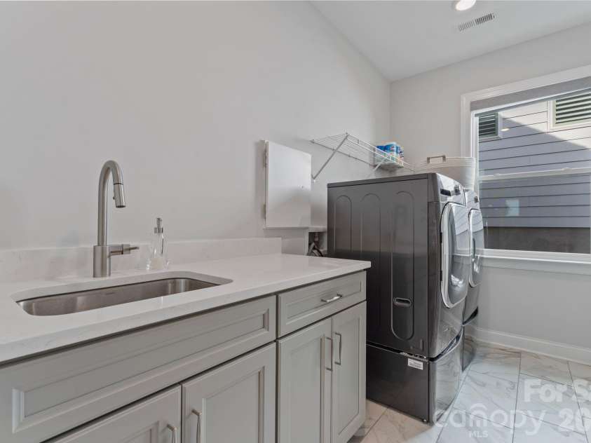 124 Prestwick Way, Mooresville, NC 28115.  MLS# CAR4430605, YatesRealty ID 58231. 