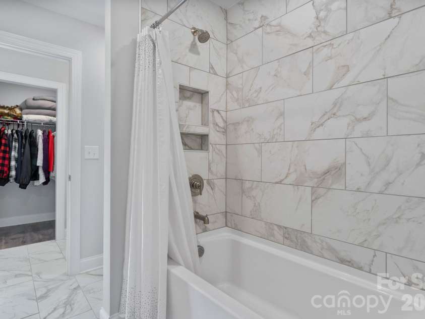 124 Prestwick Way, Mooresville, NC 28115.  MLS# CAR4430605, YatesRealty ID 58231. 
