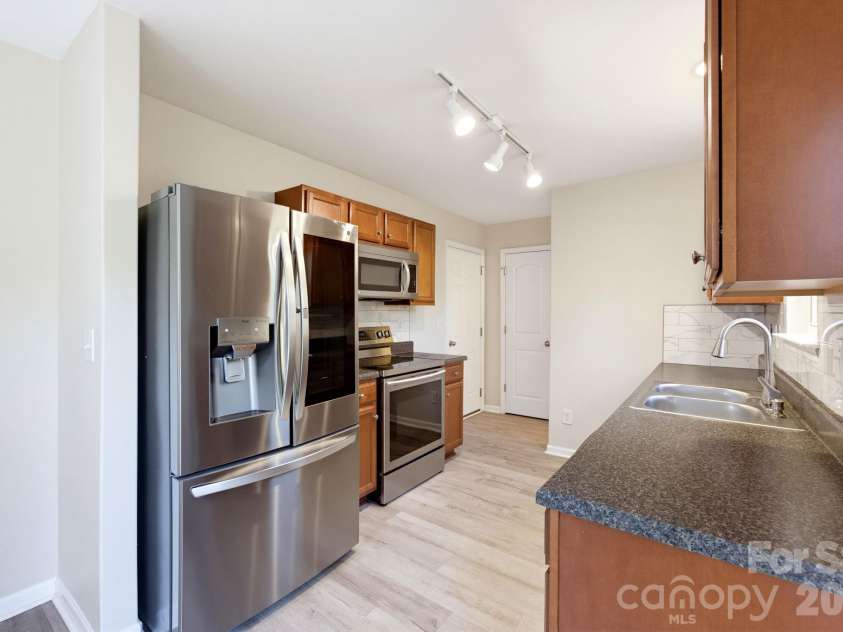 5718 Natick Drive, Charlotte, NC 28214.  MLS# CAR4430694, YatesRealty ID 58232. 