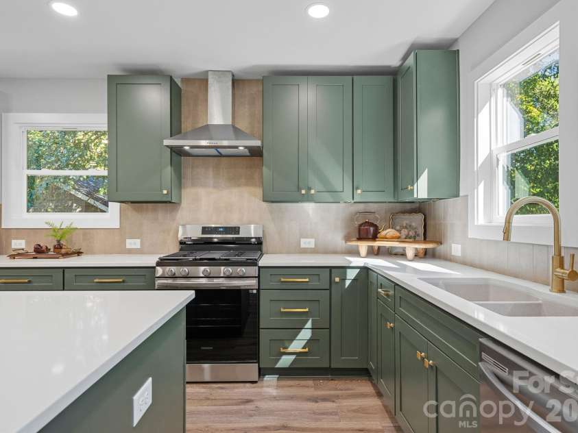 1949 Garibaldi Avenue, Charlotte, NC 28208.  MLS# CAR4412297, YatesRealty ID 58233. 