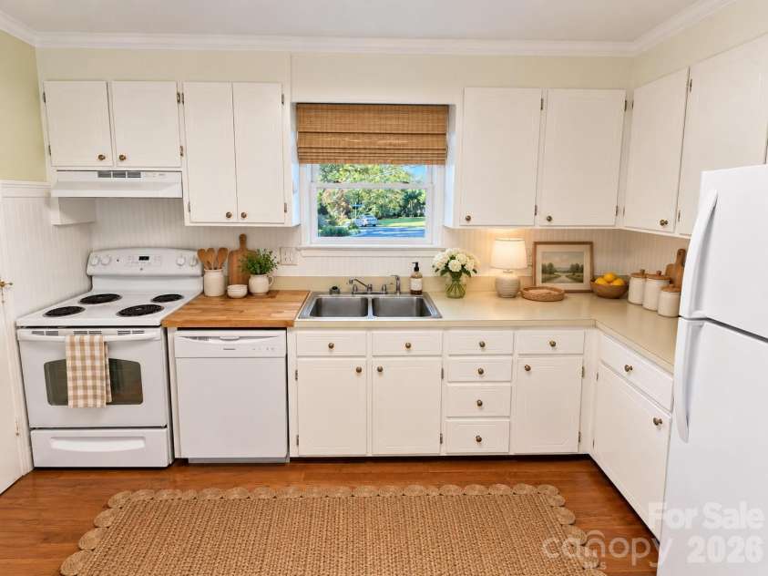 9501 Wood Beam Court, Mint Hill, NC 28227.  MLS# CAR4437243, YatesRealty ID 58237. Kitchen - virtually staged to better visualize the space