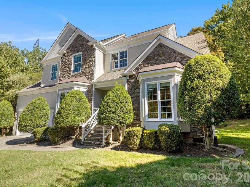 5705 Kinglet Lane, Charlotte, NC 28269.  MLS# CAR4436493, YatesRealty ID 58238. 