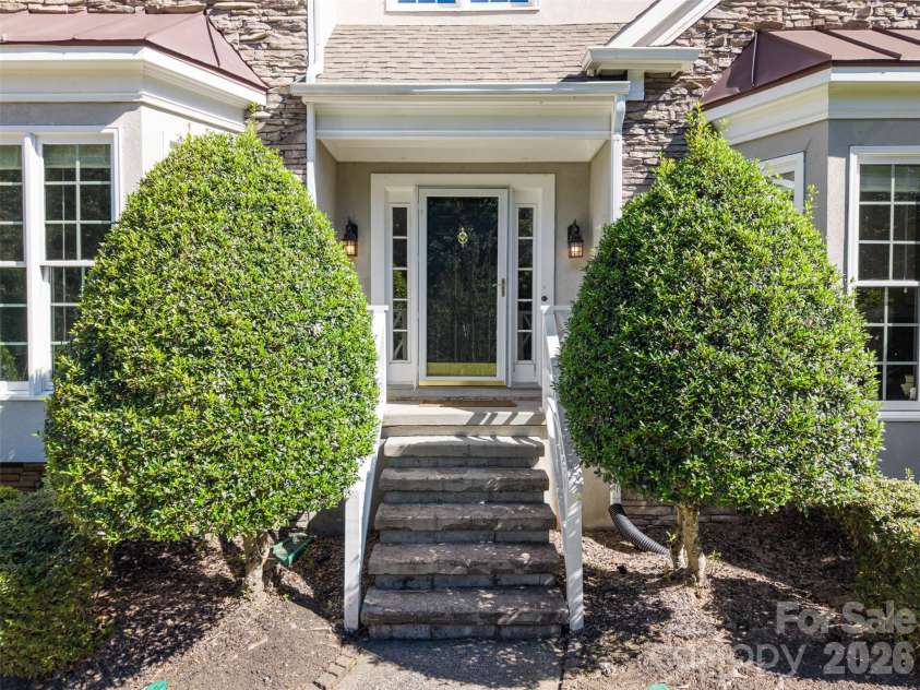 5705 Kinglet Lane, Charlotte, NC 28269.  MLS# CAR4436493, YatesRealty ID 58238. 