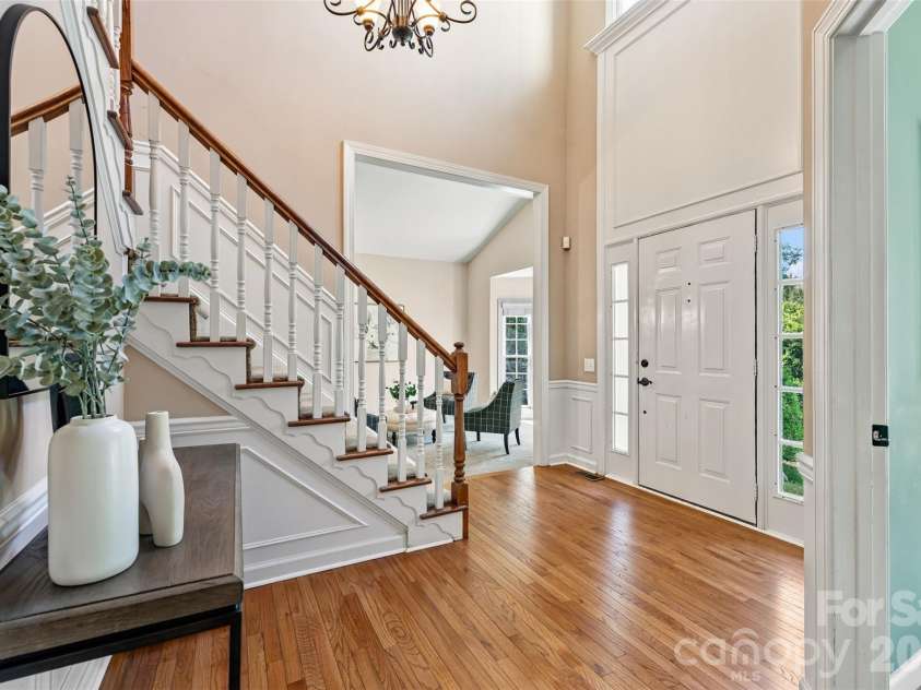 5705 Kinglet Lane, Charlotte, NC 28269.  MLS# CAR4436493, YatesRealty ID 58238. 
