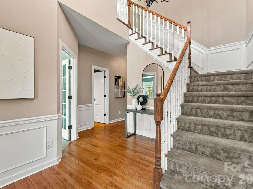 5705 Kinglet Lane, Charlotte, NC 28269.  MLS# CAR4436493, YatesRealty ID 58238. 