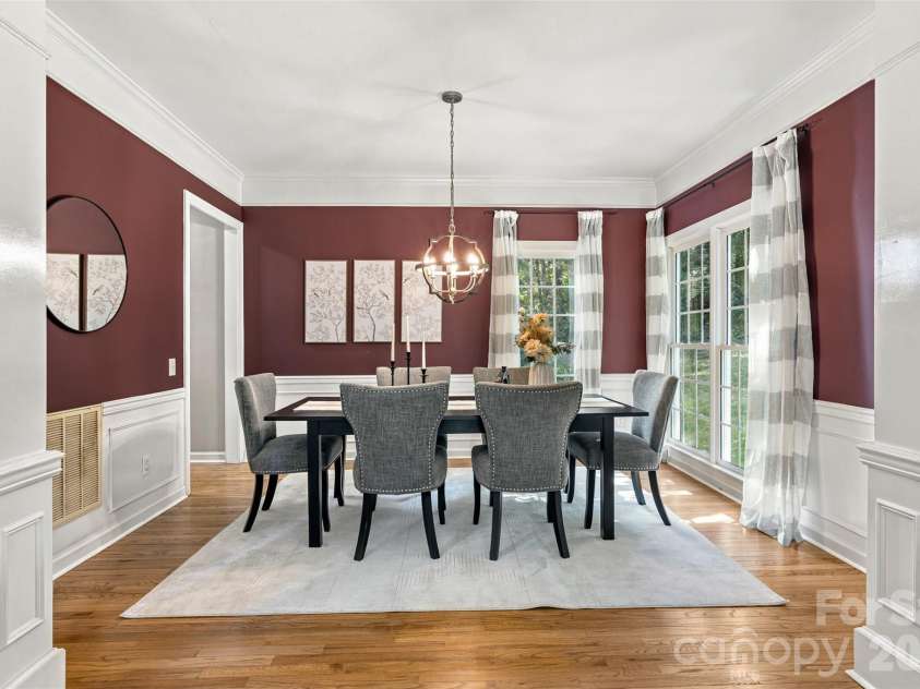 5705 Kinglet Lane, Charlotte, NC 28269.  MLS# CAR4436493, YatesRealty ID 58238. 