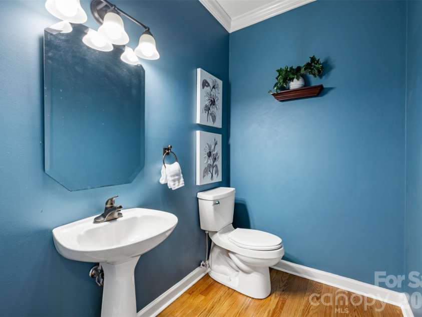 5705 Kinglet Lane, Charlotte, NC 28269.  MLS# CAR4436493, YatesRealty ID 58238. 