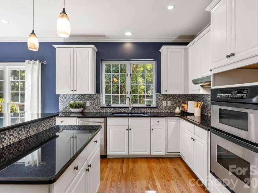 5705 Kinglet Lane, Charlotte, NC 28269.  MLS# CAR4436493, YatesRealty ID 58238. 