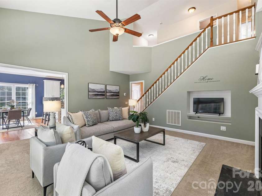 5705 Kinglet Lane, Charlotte, NC 28269.  MLS# CAR4436493, YatesRealty ID 58238. 
