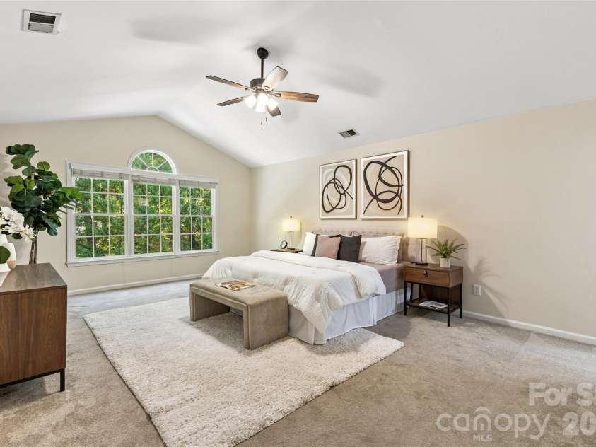 5705 Kinglet Lane, Charlotte, NC 28269.  MLS# CAR4436493, YatesRealty ID 58238. 