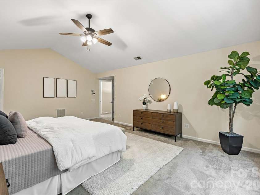 5705 Kinglet Lane, Charlotte, NC 28269.  MLS# CAR4436493, YatesRealty ID 58238. 