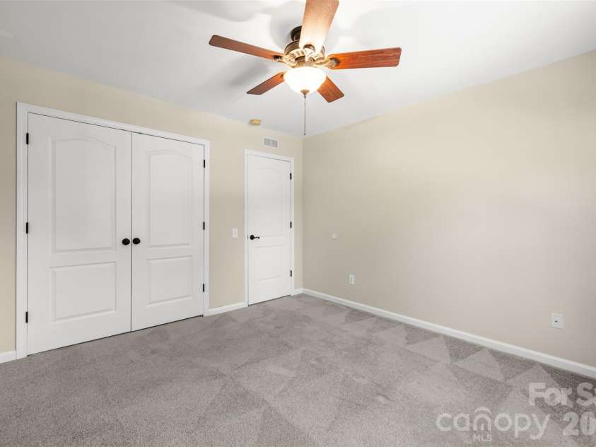 5705 Kinglet Lane, Charlotte, NC 28269.  MLS# CAR4436493, YatesRealty ID 58238. 