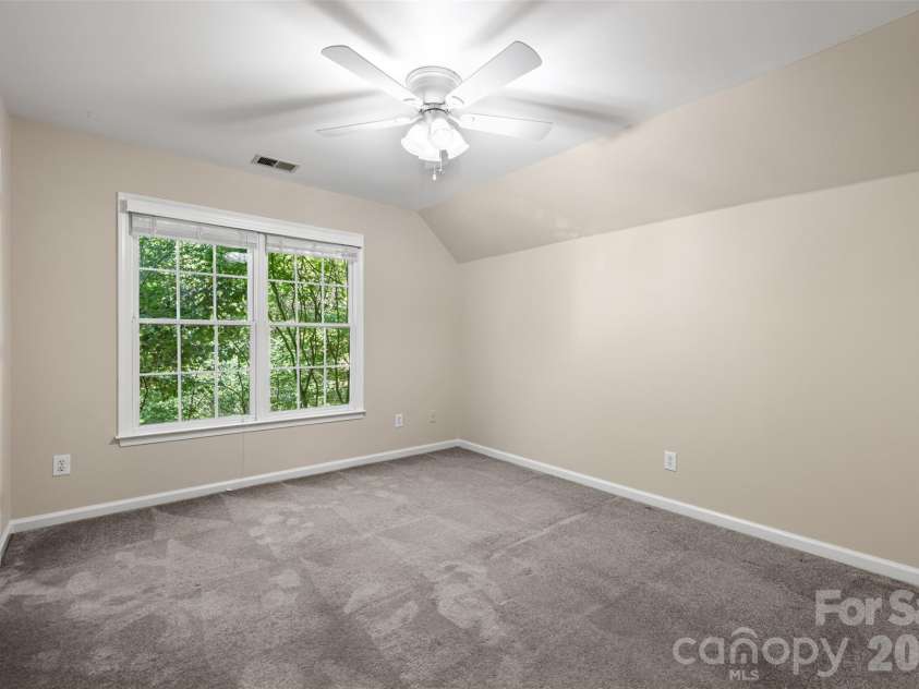 5705 Kinglet Lane, Charlotte, NC 28269.  MLS# CAR4436493, YatesRealty ID 58238. 