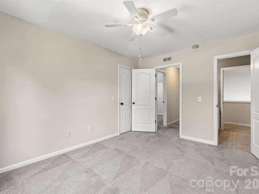 5705 Kinglet Lane, Charlotte, NC 28269.  MLS# CAR4436493, YatesRealty ID 58238. 
