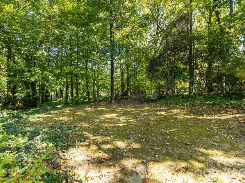 5705 Kinglet Lane, Charlotte, NC 28269.  MLS# CAR4436493, YatesRealty ID 58238. 
