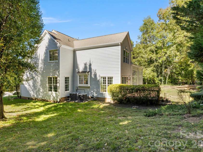 5705 Kinglet Lane, Charlotte, NC 28269.  MLS# CAR4436493, YatesRealty ID 58238. 