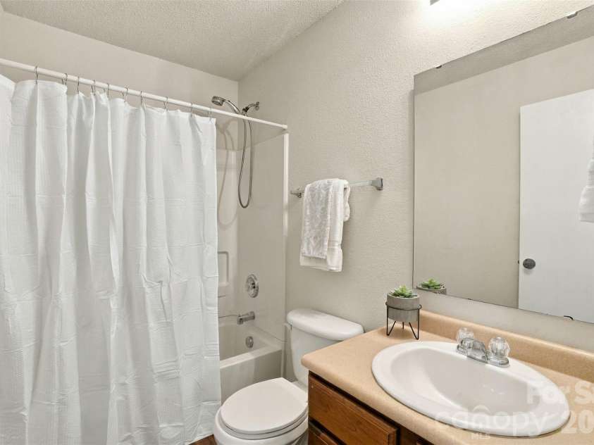 1901 Beckwith Lane, Waxhaw, NC 28173.  MLS# CAR4436790, YatesRealty ID 58239. Secondary bathroom.