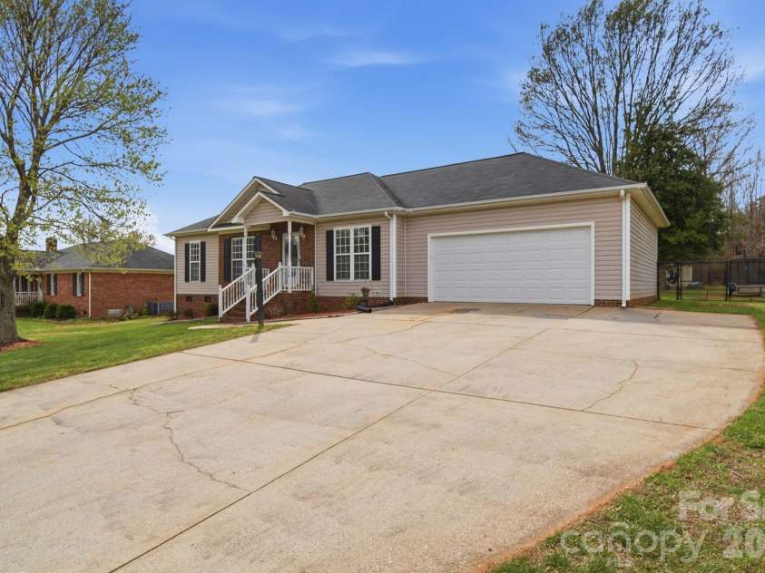 119 Henry Putnam Drive, Cherryville, NC 28021.  MLS# CAR4359123, YatesRealty ID 5824. 