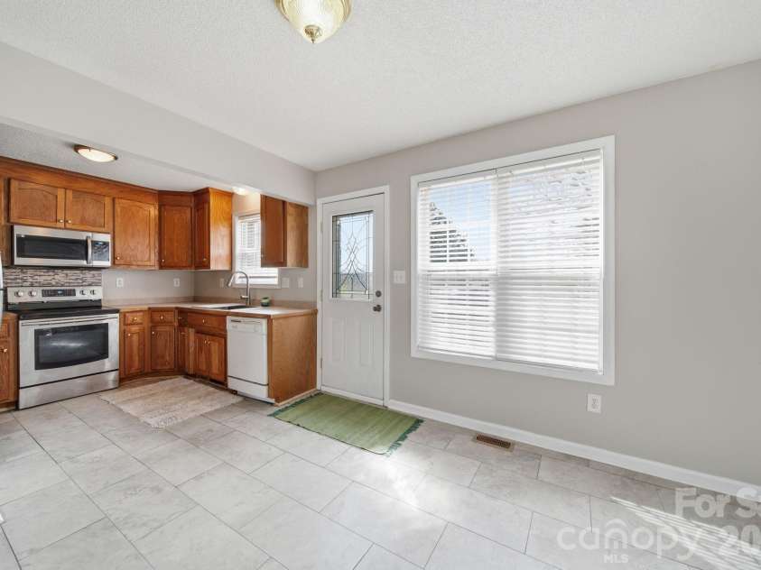 119 Henry Putnam Drive, Cherryville, NC 28021.  MLS# CAR4359123, YatesRealty ID 5824. 