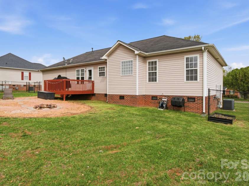 119 Henry Putnam Drive, Cherryville, NC 28021.  MLS# CAR4359123, YatesRealty ID 5824. 