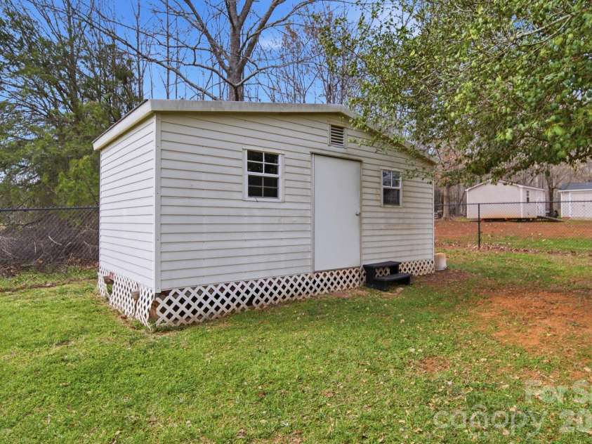 119 Henry Putnam Drive, Cherryville, NC 28021.  MLS# CAR4359123, YatesRealty ID 5824. 