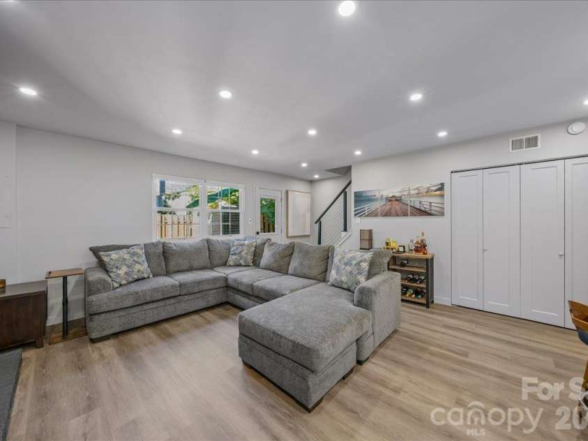 1205 Scaleybark Road, Charlotte, NC 28209.  MLS# CAR4436707, YatesRealty ID 58240. 
