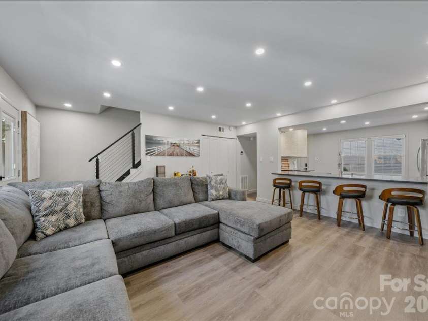 1205 Scaleybark Road, Charlotte, NC 28209.  MLS# CAR4436707, YatesRealty ID 58240. 