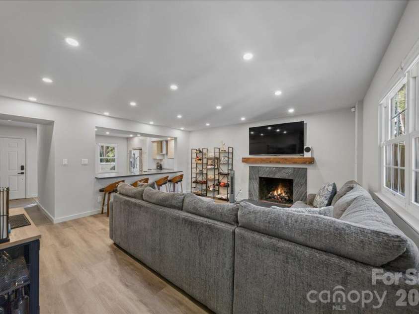 1205 Scaleybark Road, Charlotte, NC 28209.  MLS# CAR4436707, YatesRealty ID 58240. 