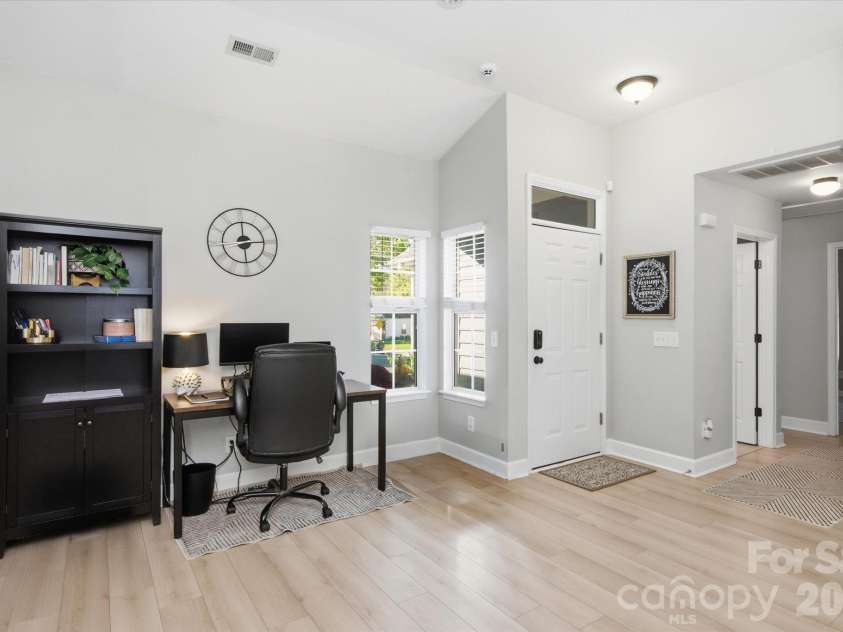 9301 Lindahi Lane, Charlotte, NC 28277.  MLS# CAR4437252, YatesRealty ID 58247. 
