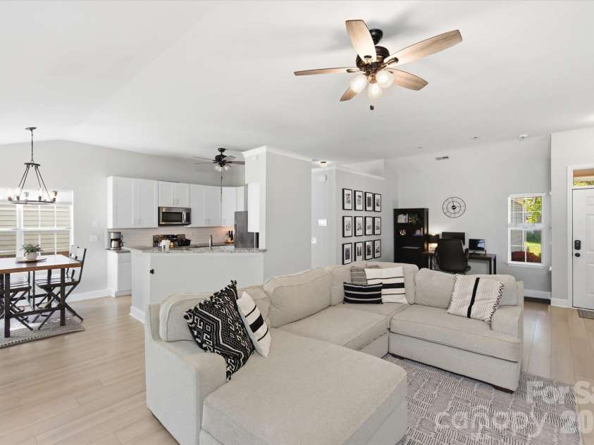 9301 Lindahi Lane, Charlotte, NC 28277.  MLS# CAR4437252, YatesRealty ID 58247. 
