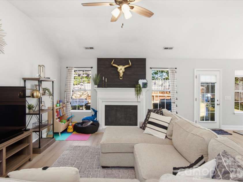 9301 Lindahi Lane, Charlotte, NC 28277.  MLS# CAR4437252, YatesRealty ID 58247. 