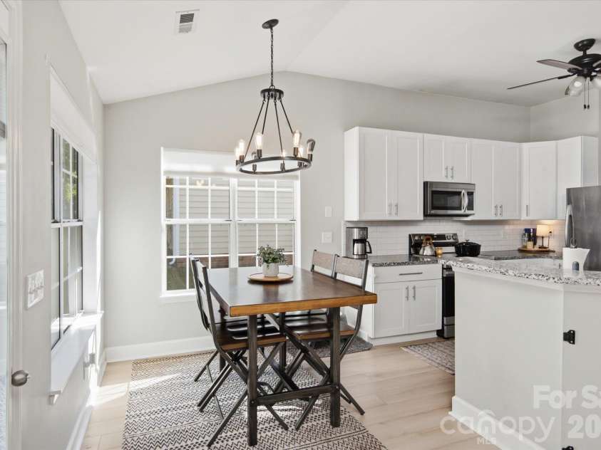 9301 Lindahi Lane, Charlotte, NC 28277.  MLS# CAR4437252, YatesRealty ID 58247. 