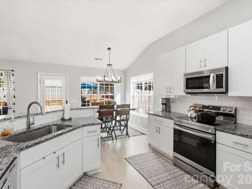 9301 Lindahi Lane, Charlotte, NC 28277.  MLS# CAR4437252, YatesRealty ID 58247. 