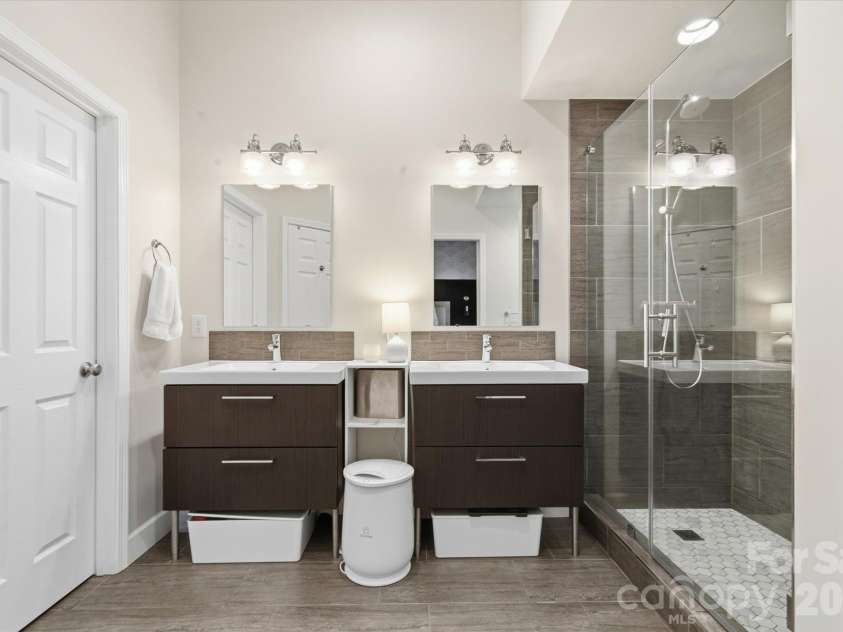 9301 Lindahi Lane, Charlotte, NC 28277.  MLS# CAR4437252, YatesRealty ID 58247. 